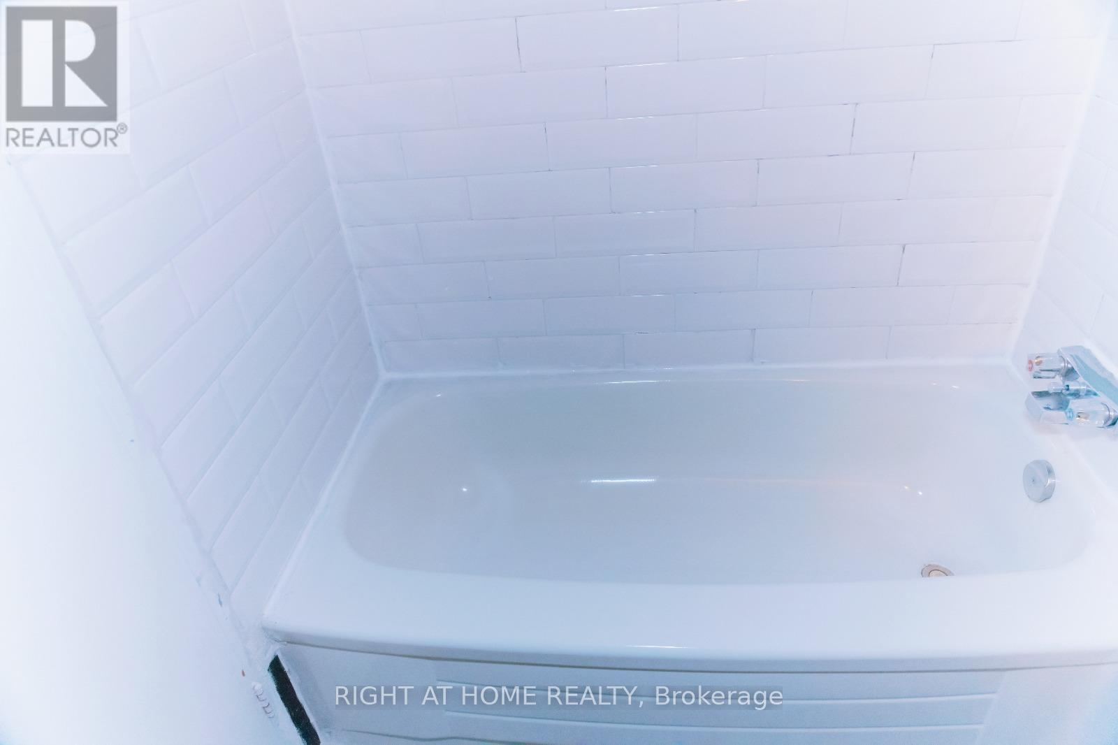 1516 - 2871 Richmond Road