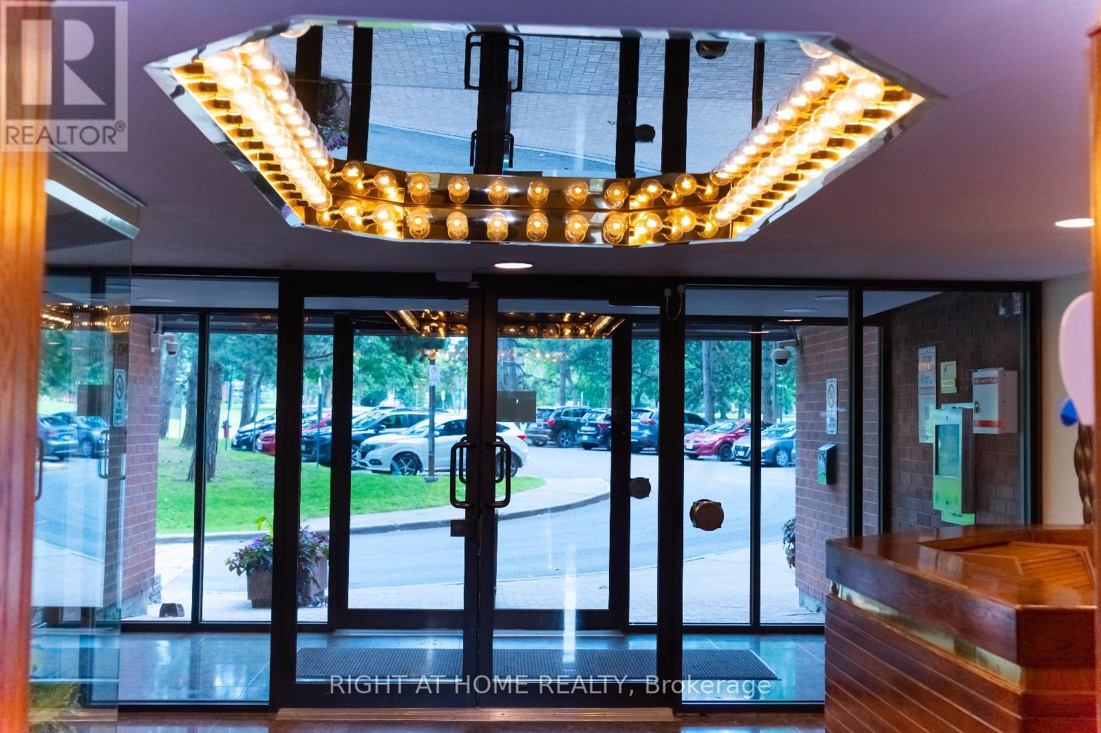 1516 - 2871 Richmond Road