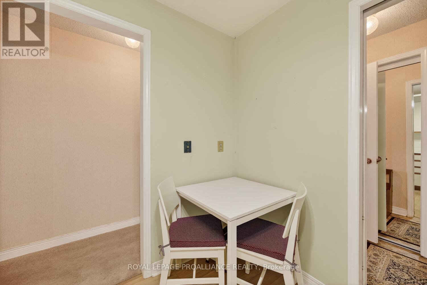 205 - 820 Laurier Boulevard