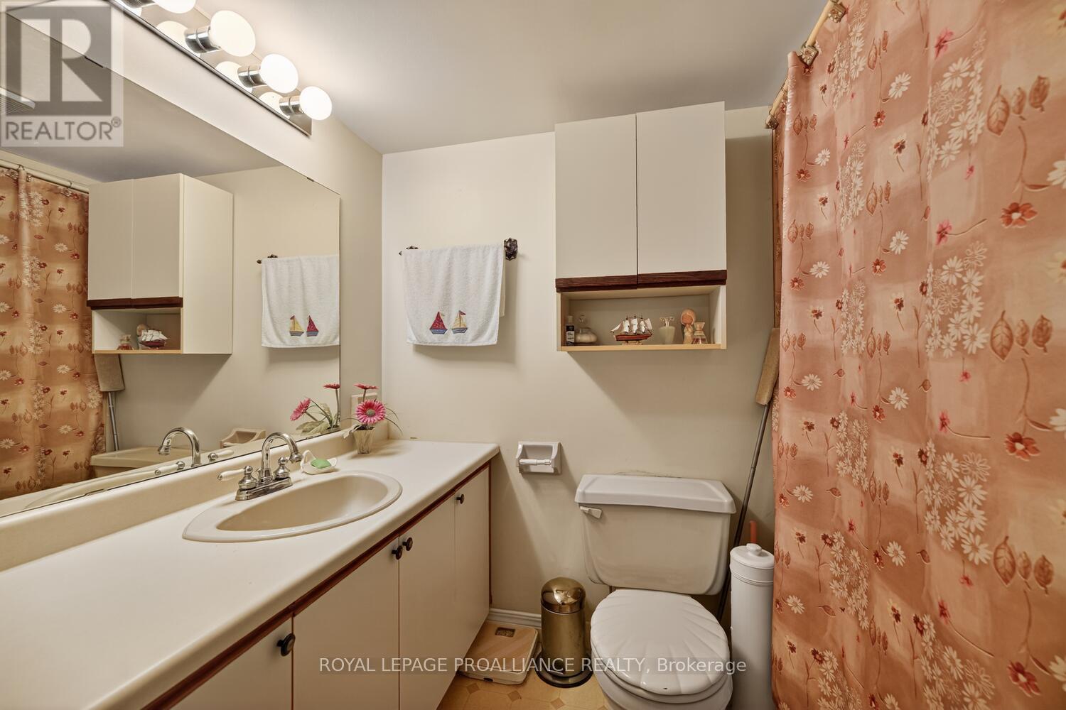 205 - 820 Laurier Boulevard