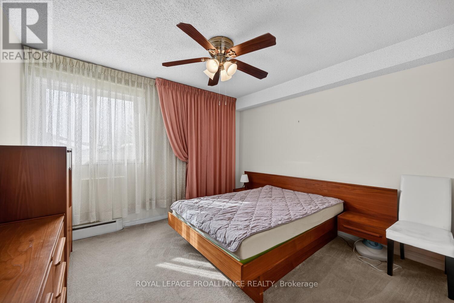 205 - 820 Laurier Boulevard