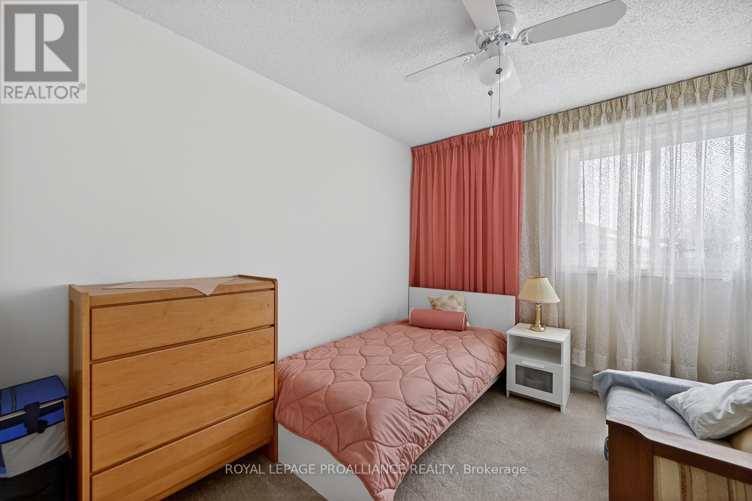 205 - 820 Laurier Boulevard