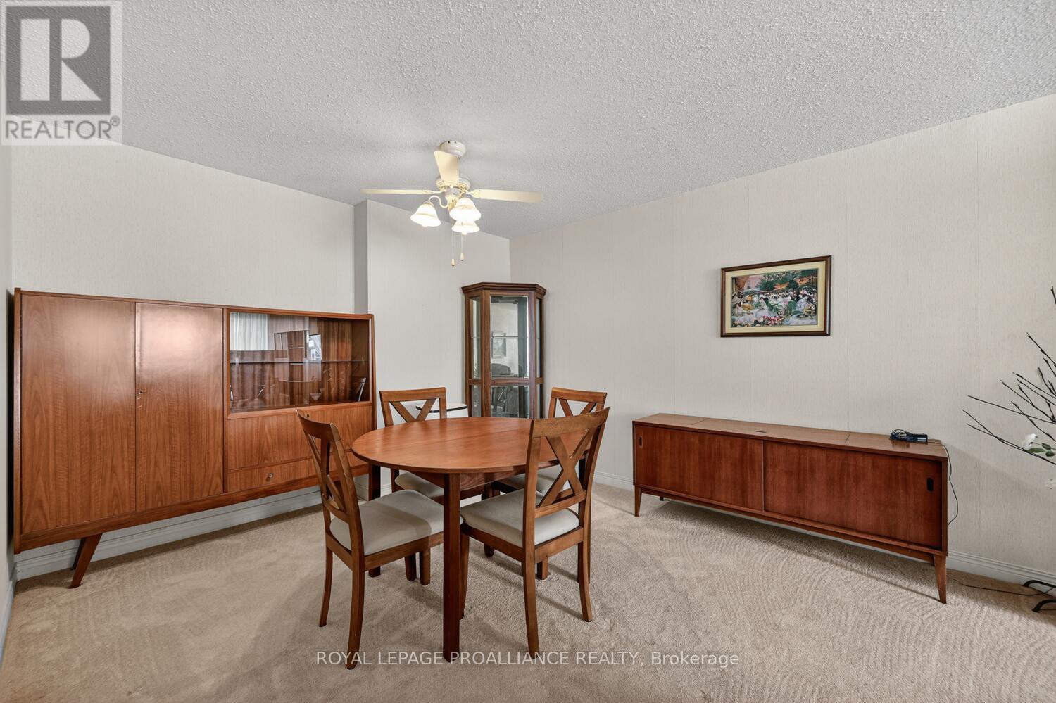 205 - 820 Laurier Boulevard