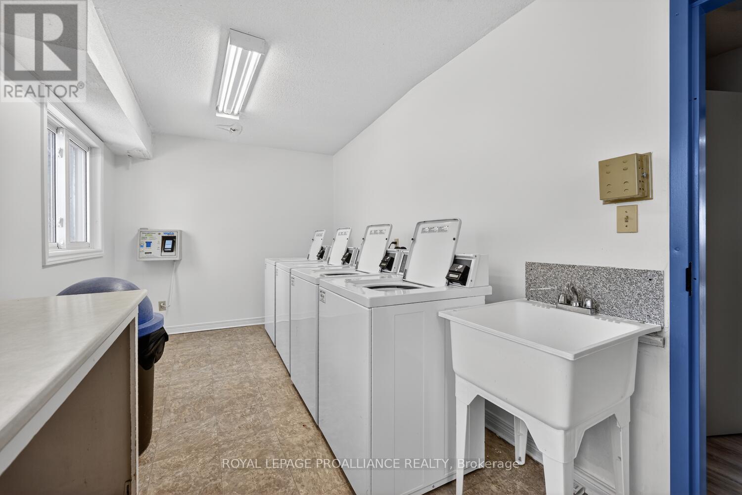 205 - 820 Laurier Boulevard