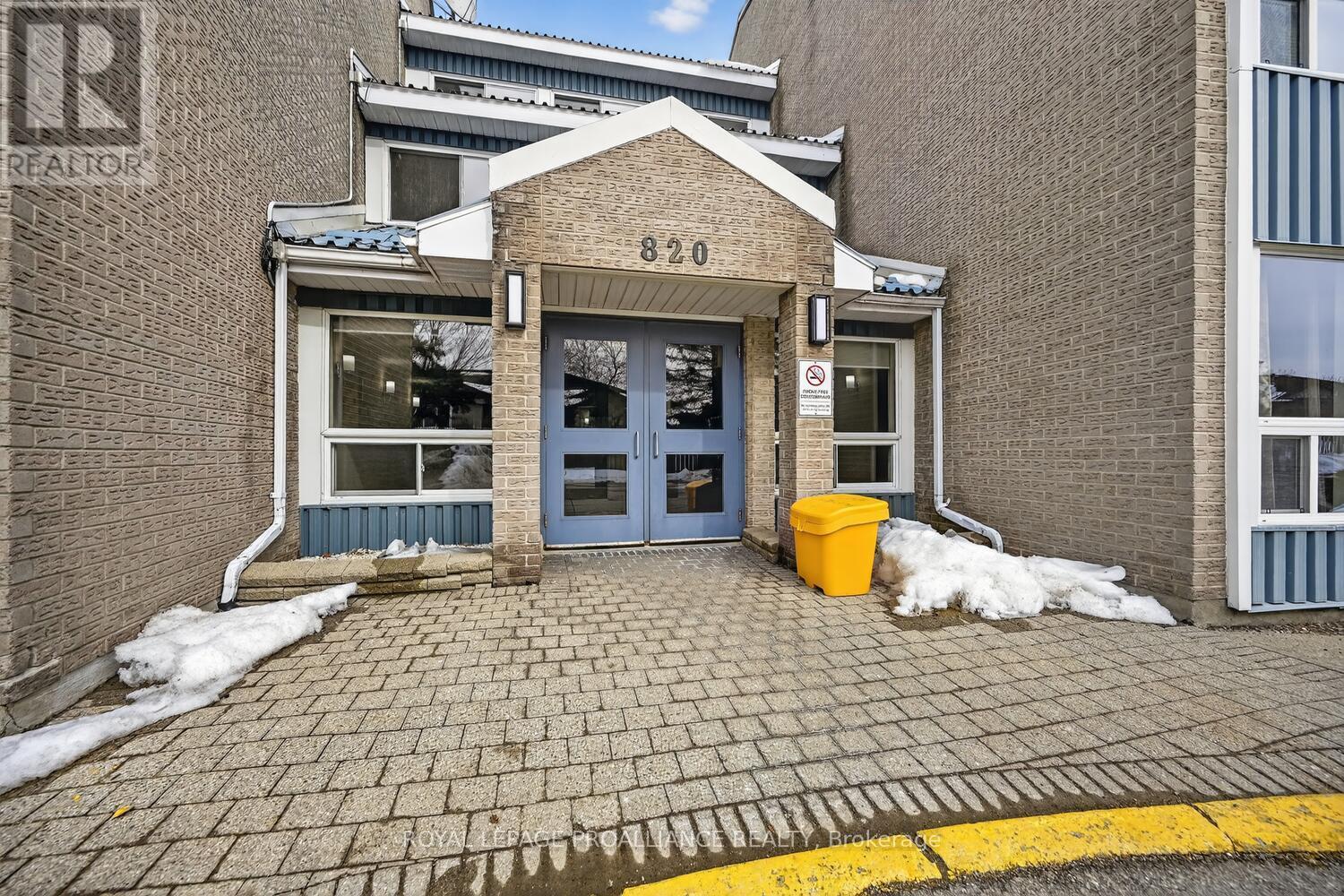 205 - 820 Laurier Boulevard