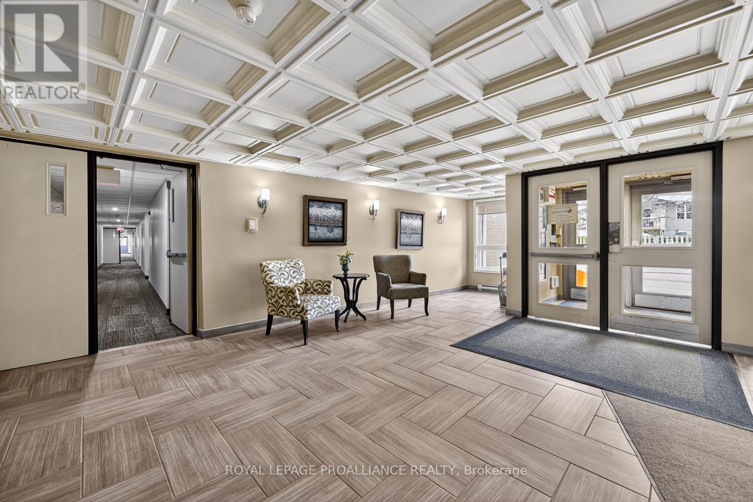 205 - 820 Laurier Boulevard