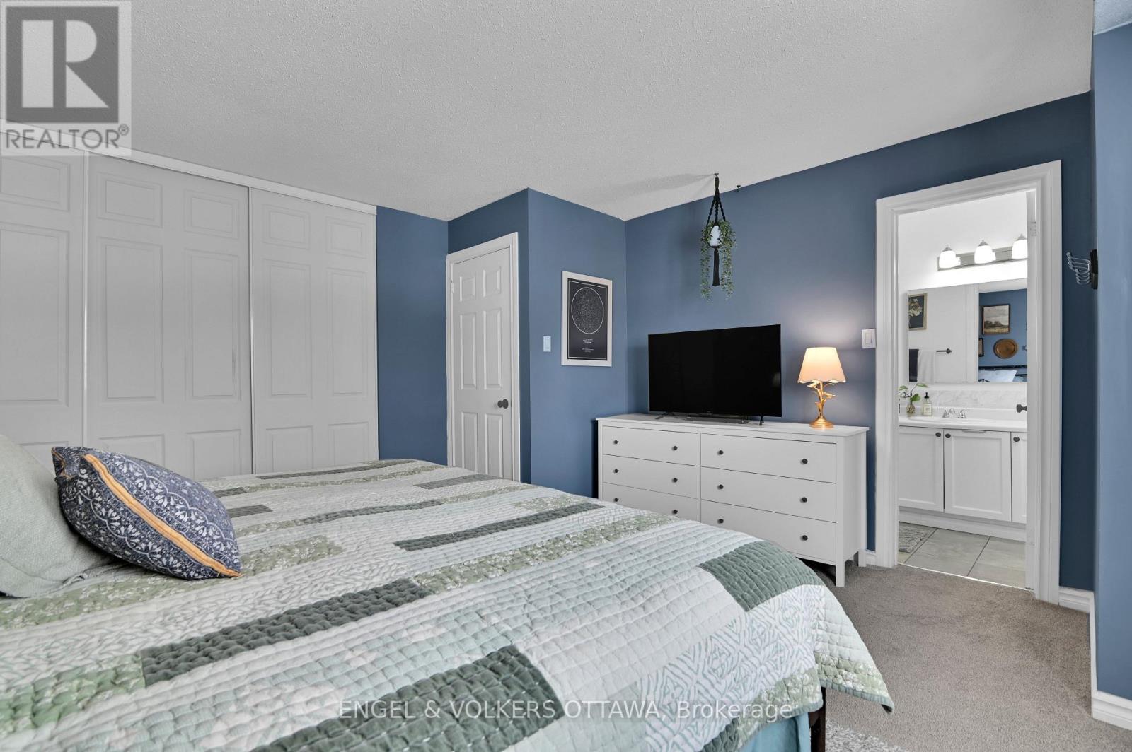 66 Hummingbird Crescent