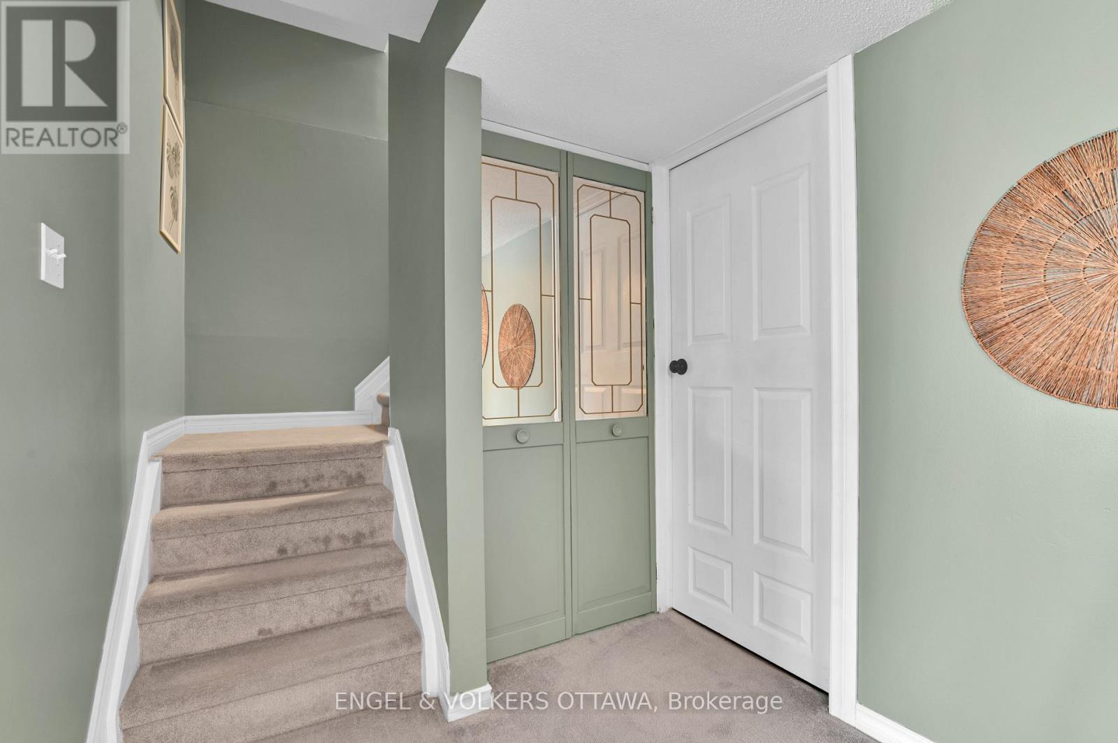 66 Hummingbird Crescent