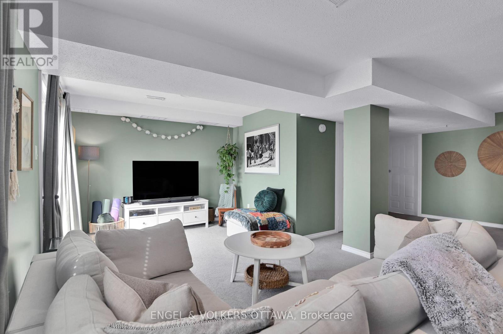 66 Hummingbird Crescent