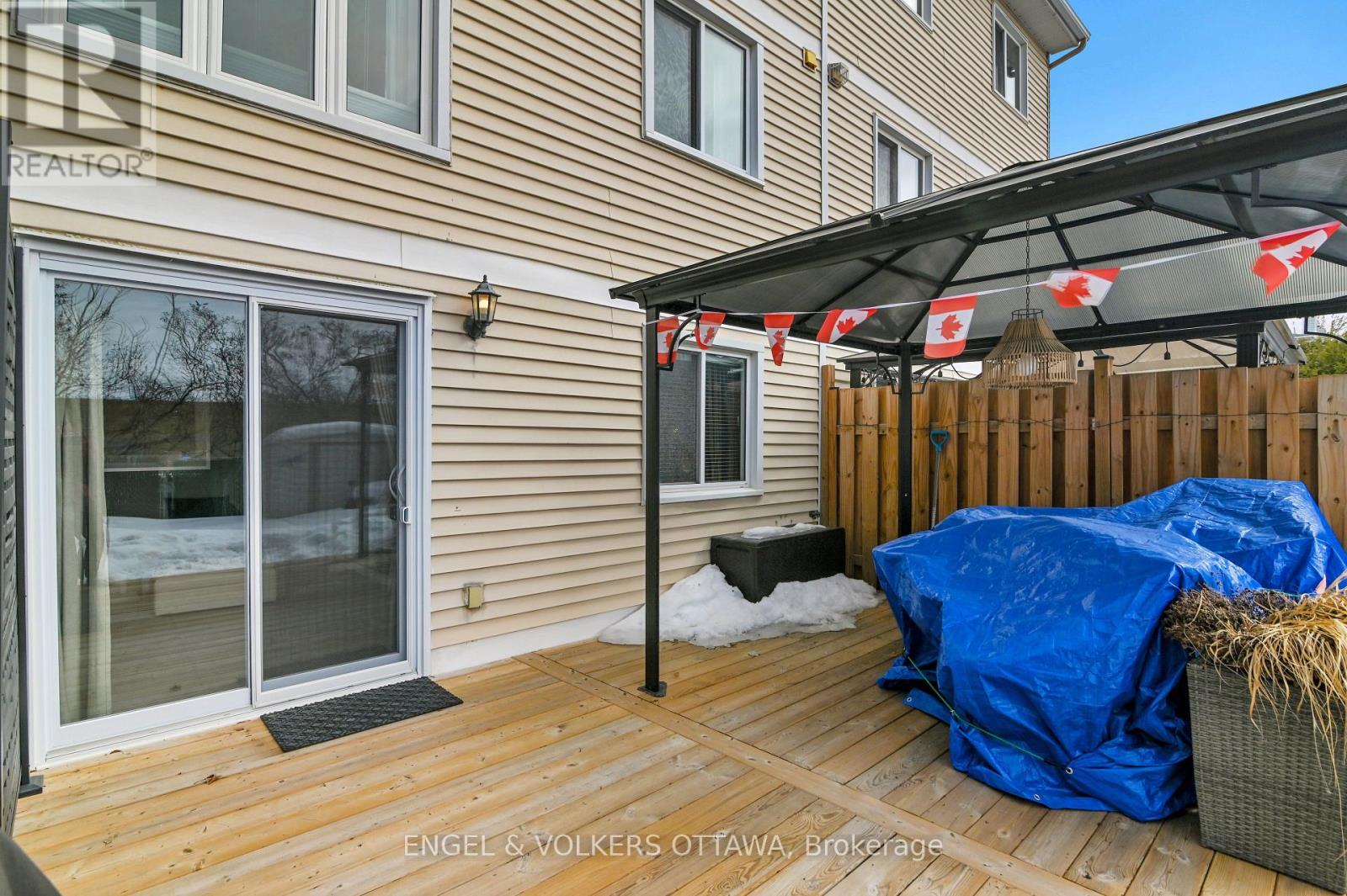 66 Hummingbird Crescent