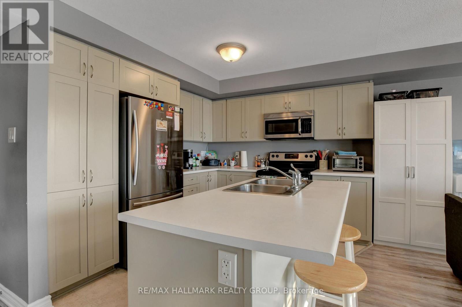 8 - 2210 Tenth Line Road