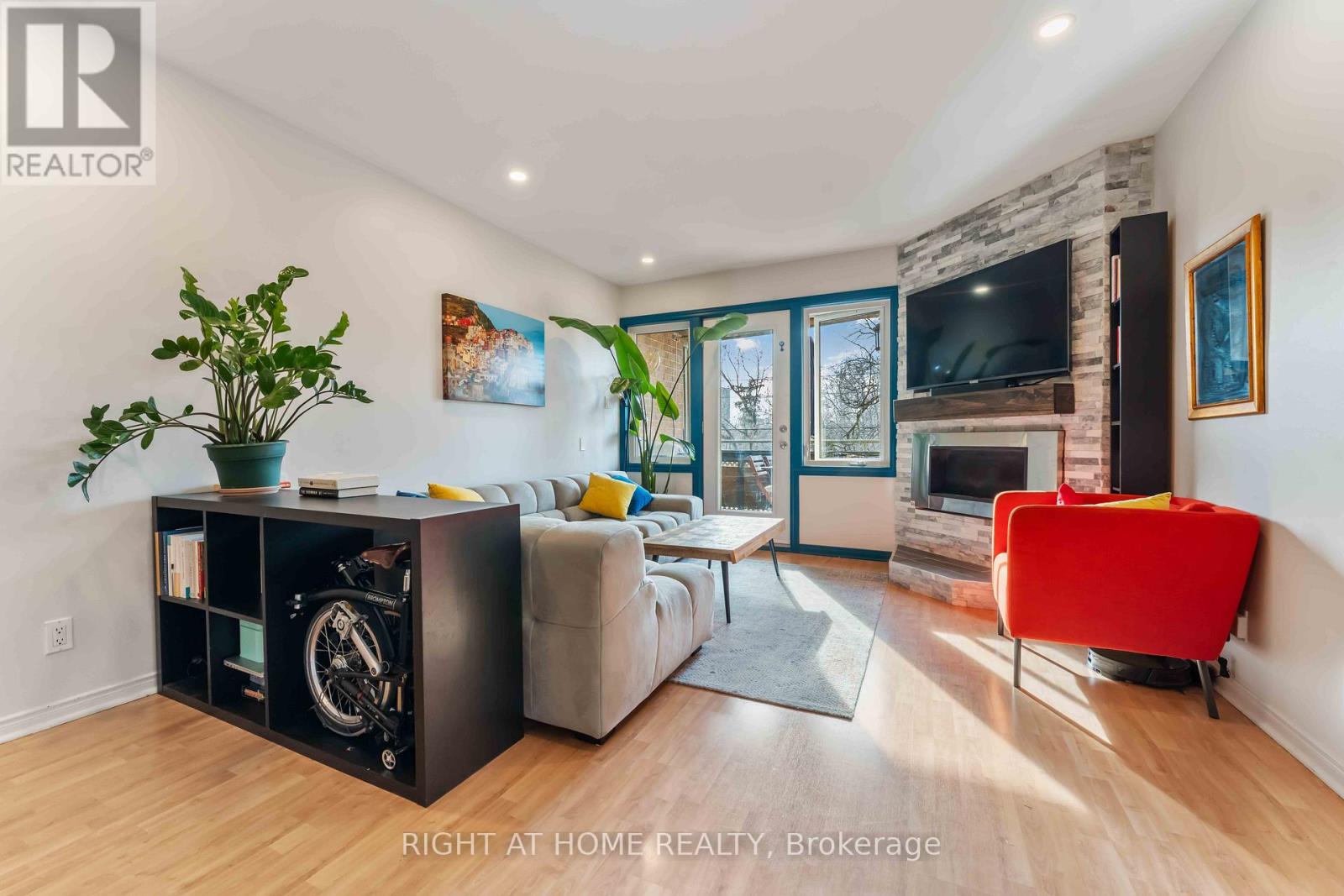 6 - 2 Columbus Avenue