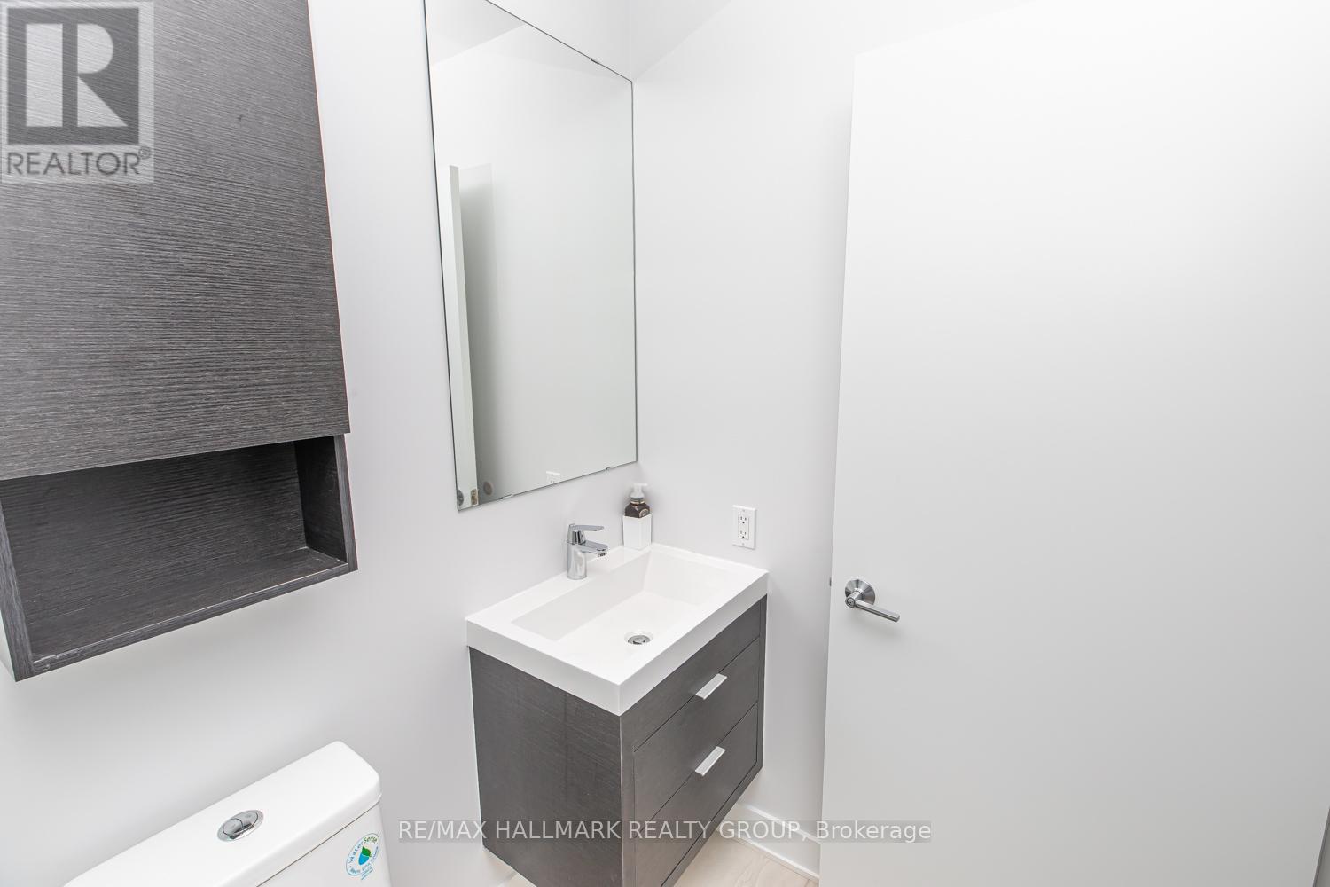 1905 - 20 Daly Avenue