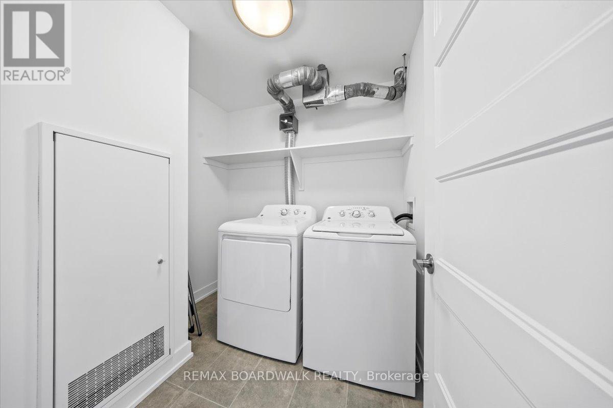 1402 - 200 Inlet Private