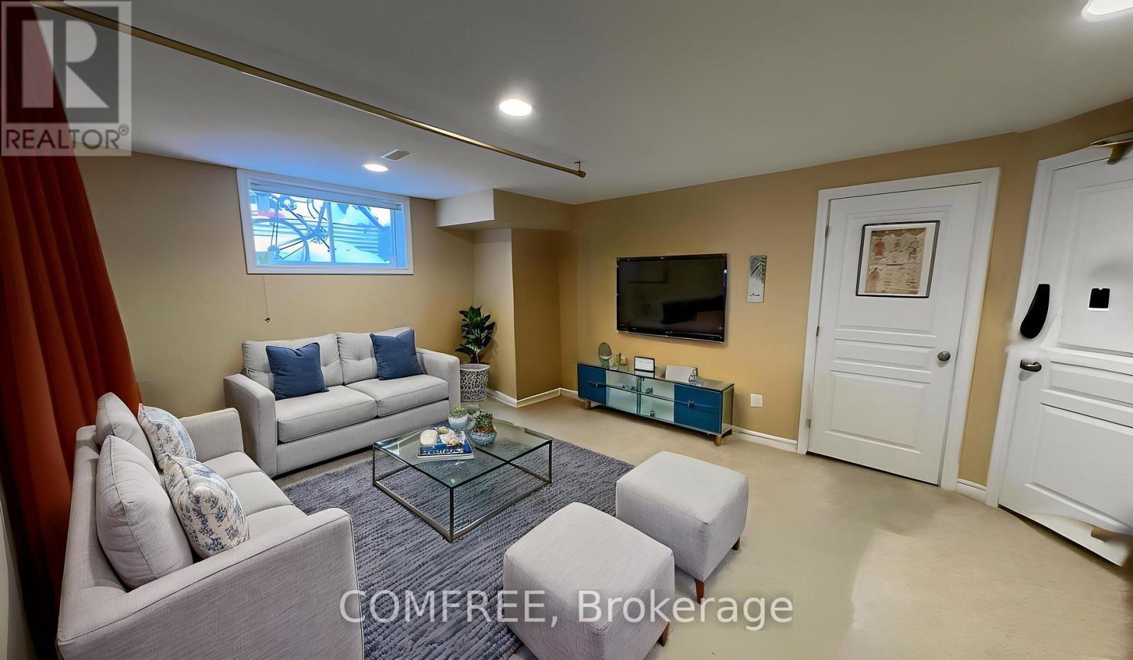 294 Waymark Crescent