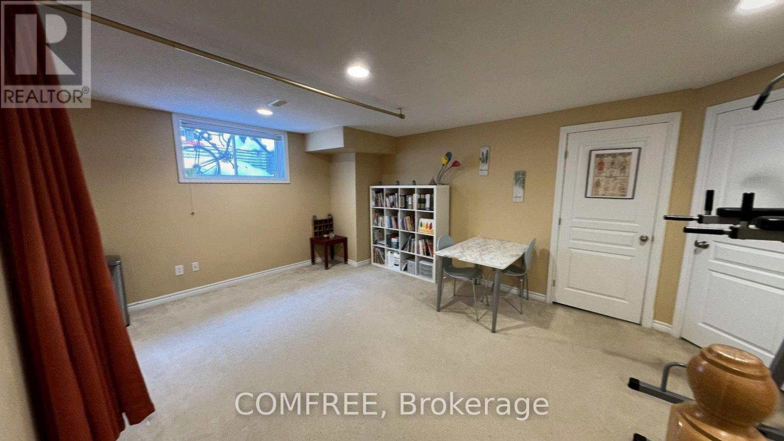 294 Waymark Crescent