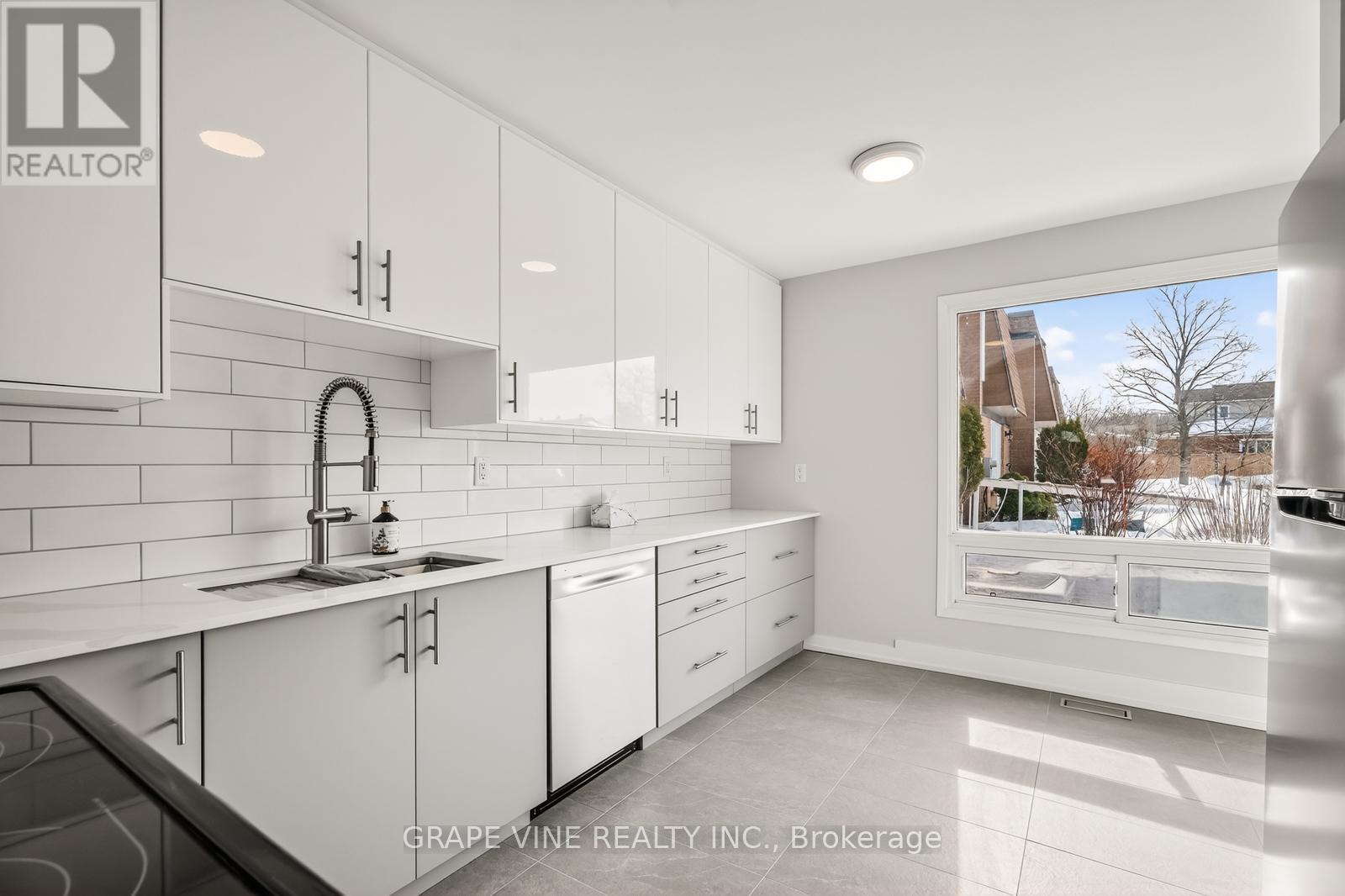 14 - 3565 Downpatrick Road