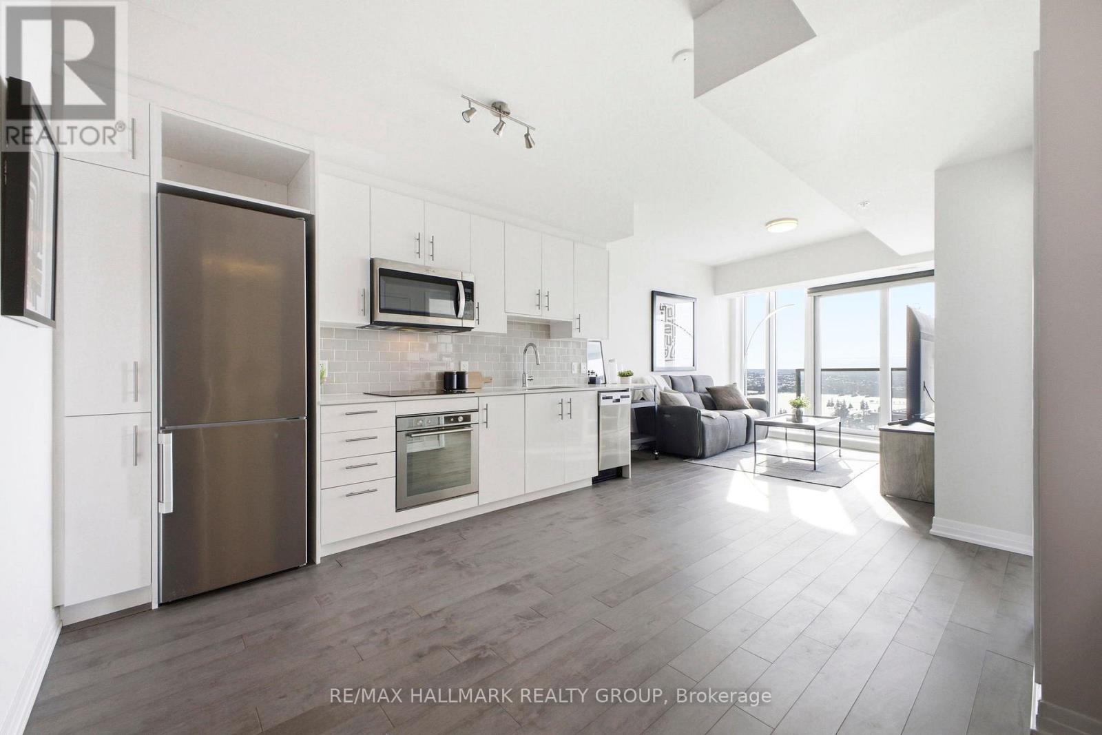 3703 - 805 Carling Avenue