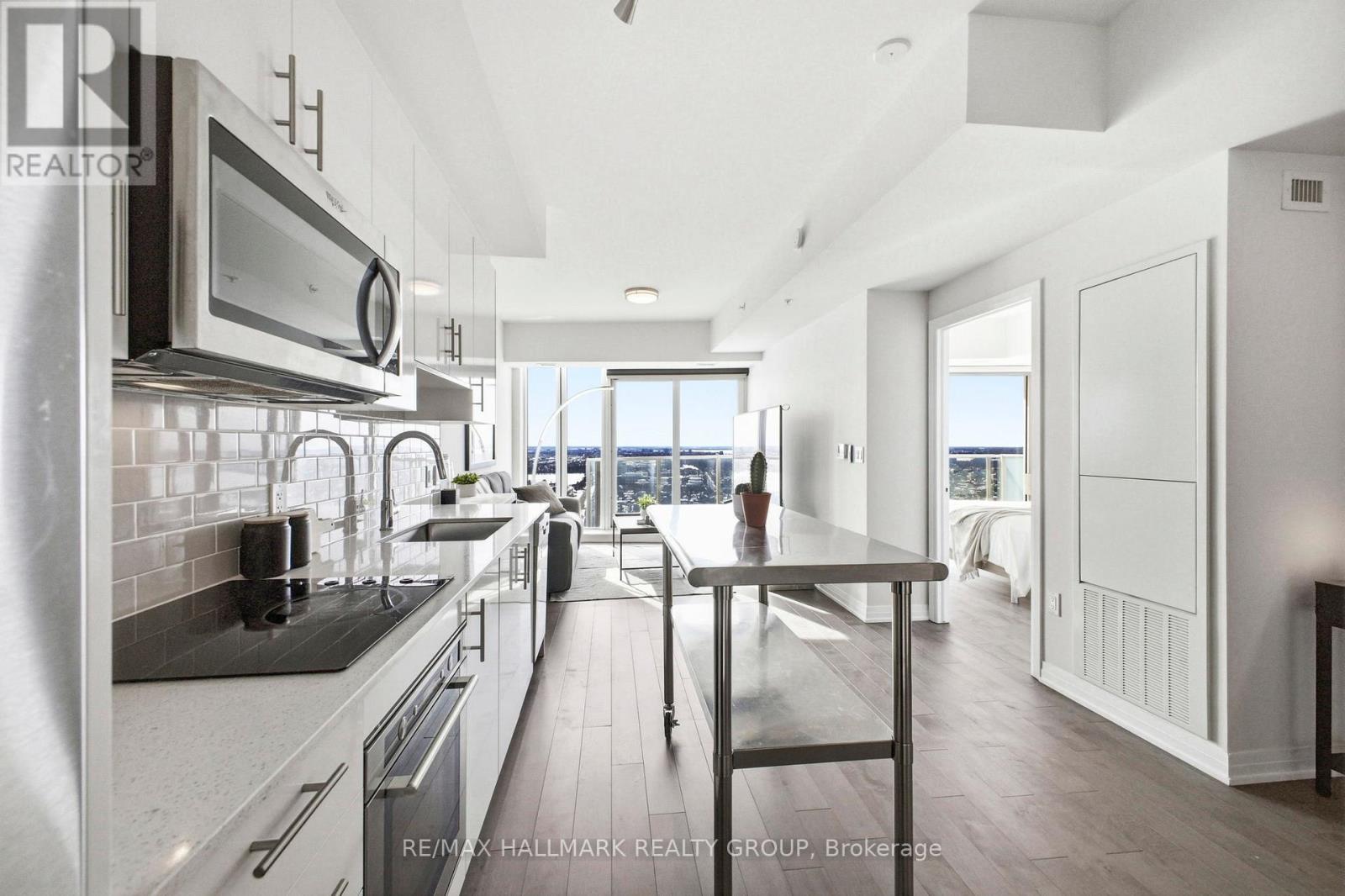 3703 - 805 Carling Avenue