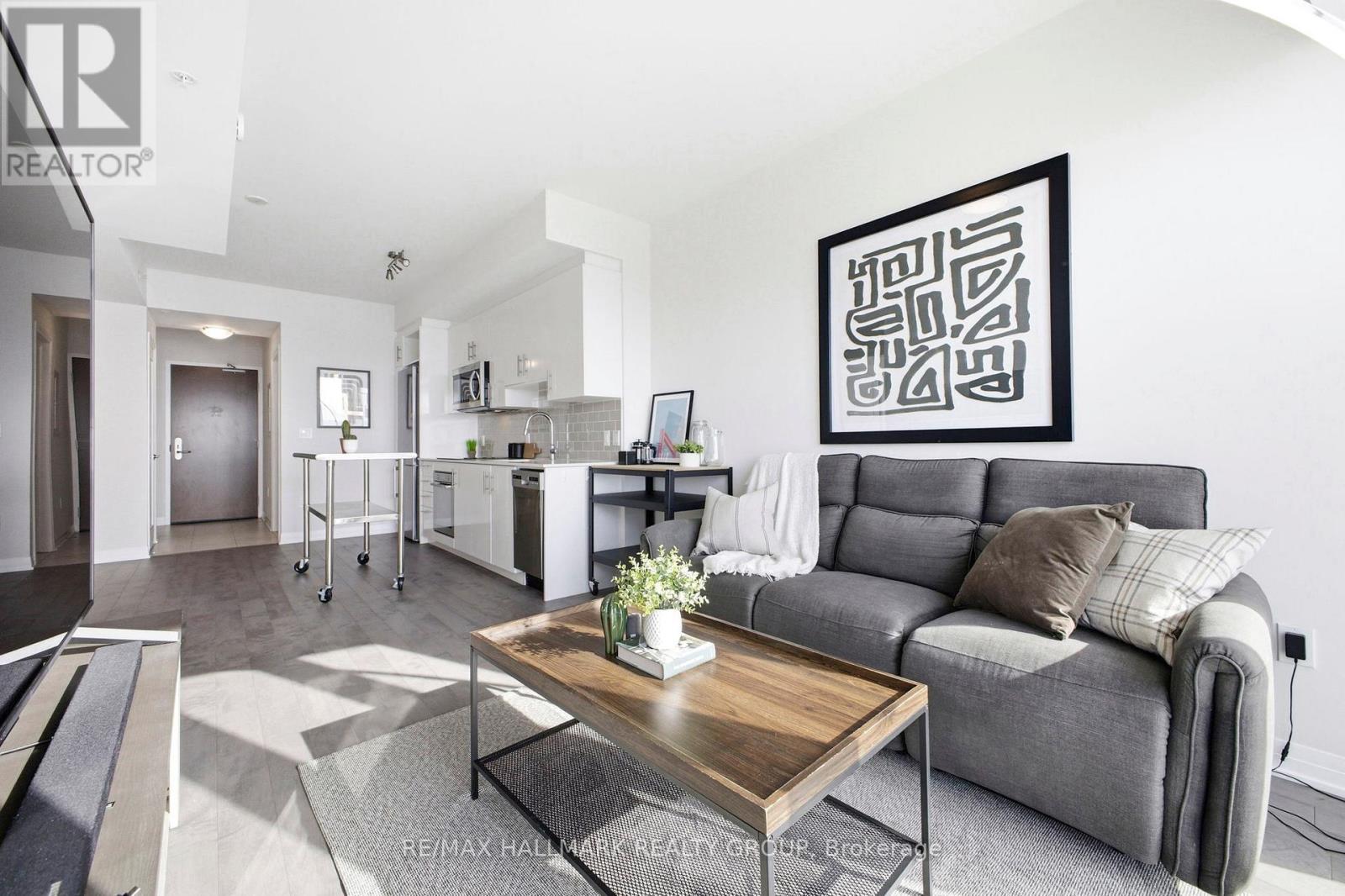 3703 - 805 Carling Avenue