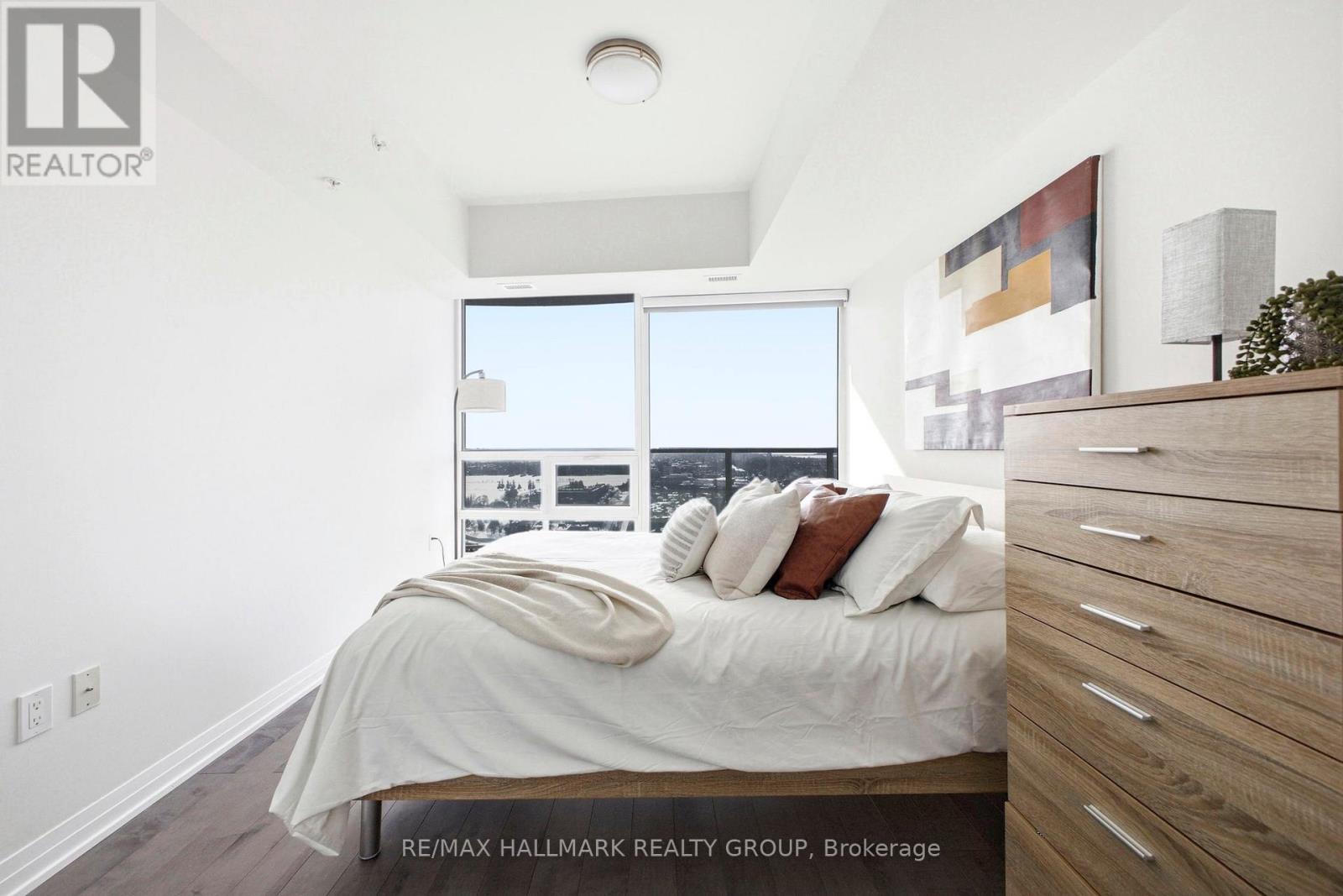 3703 - 805 Carling Avenue