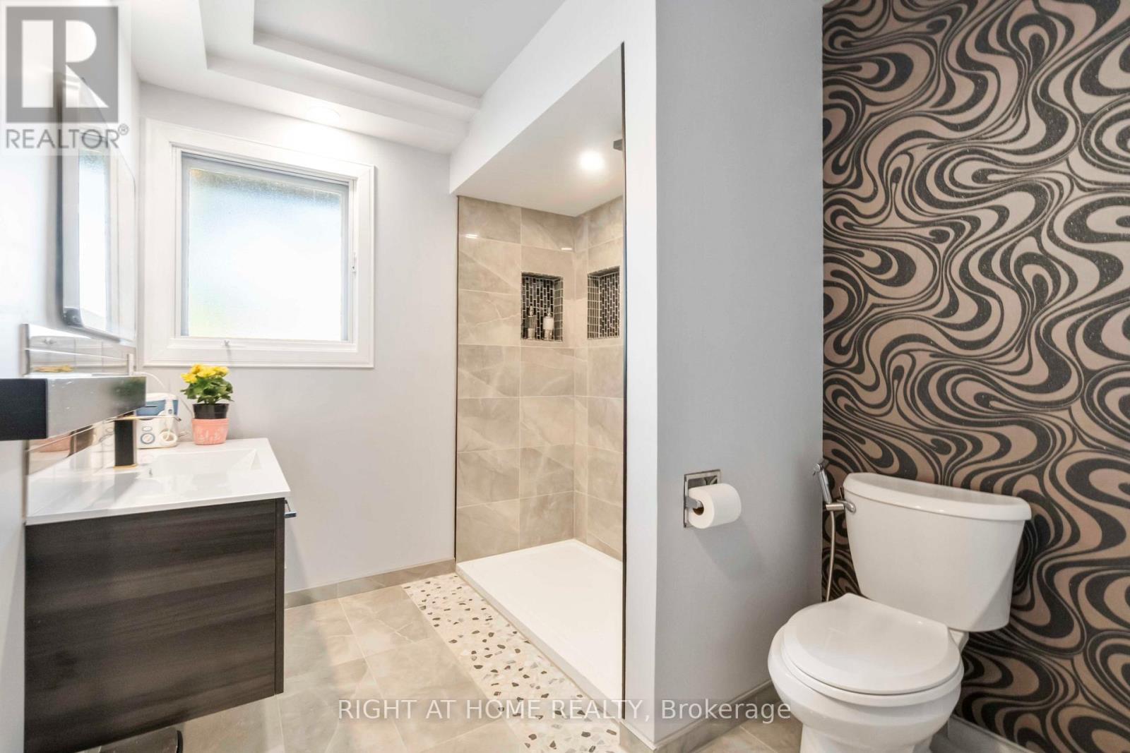 3 - 21 Midland Crescent