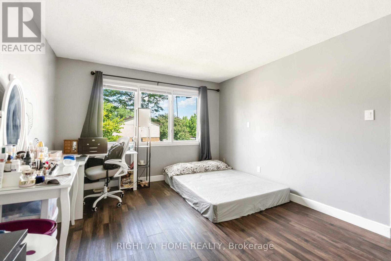 3 - 21 Midland Crescent