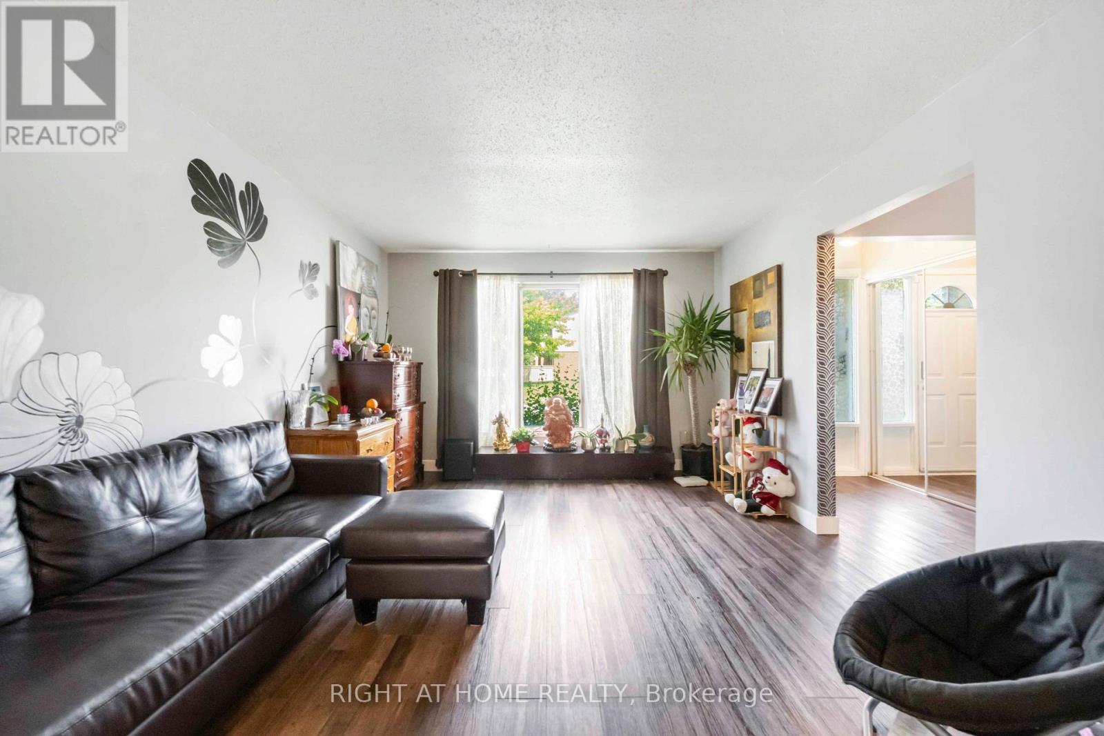 3 - 21 Midland Crescent