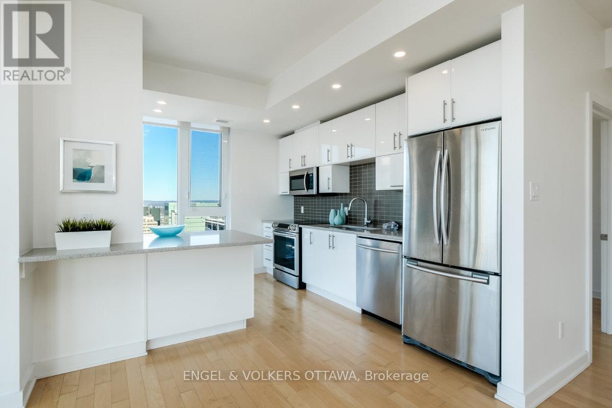 2401 - 179 Metcalfe Street