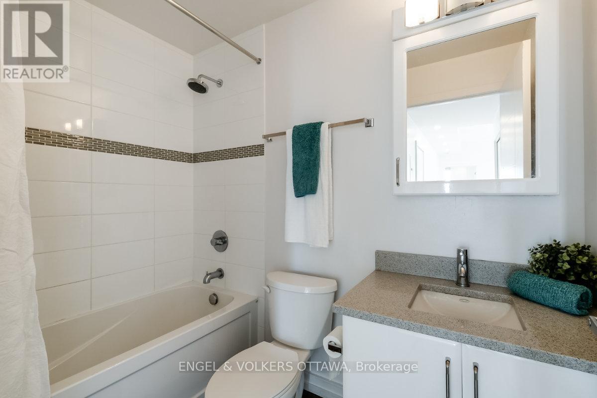 2401 - 179 Metcalfe Street