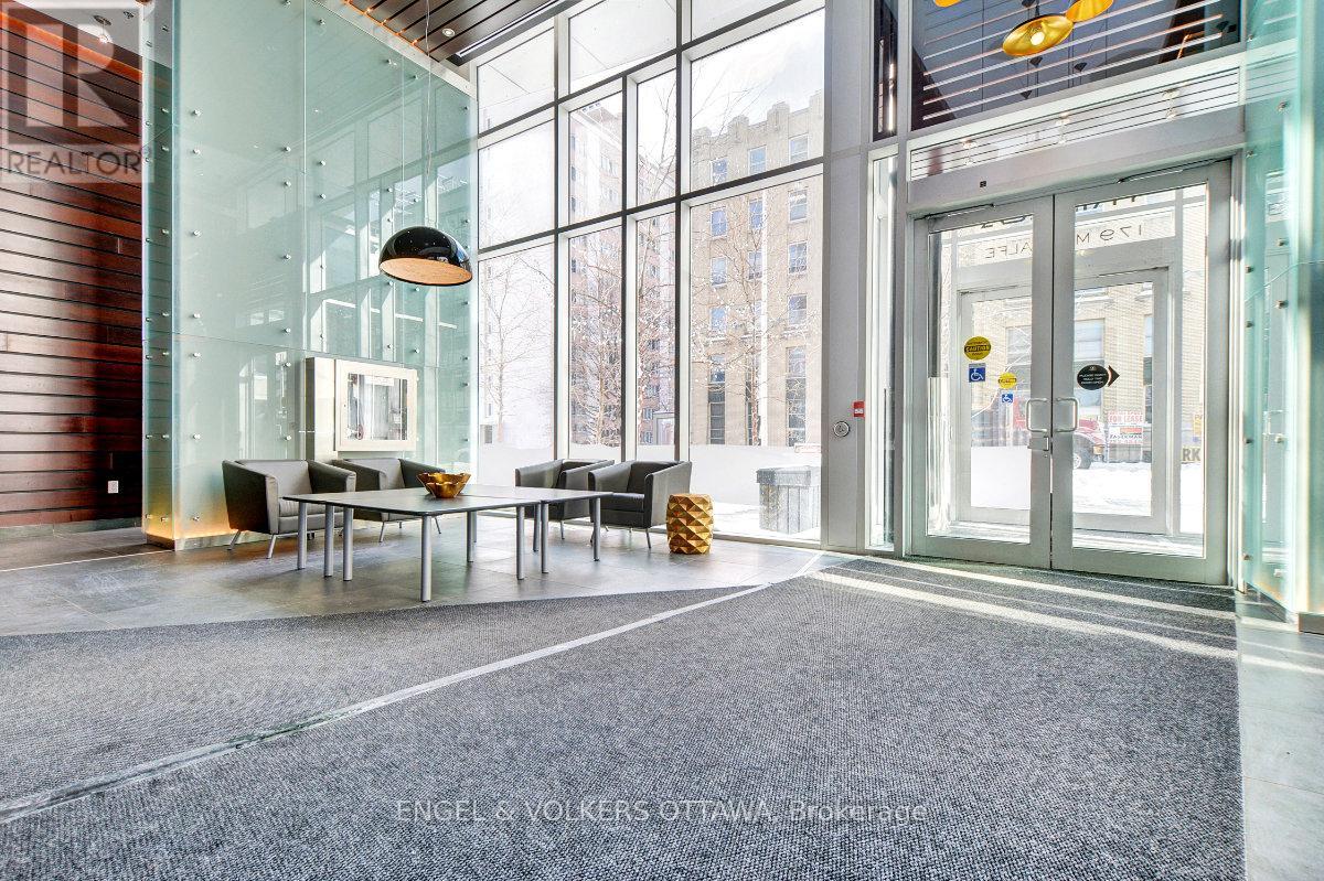 2401 - 179 Metcalfe Street