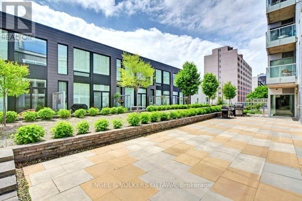 2401 - 179 Metcalfe Street