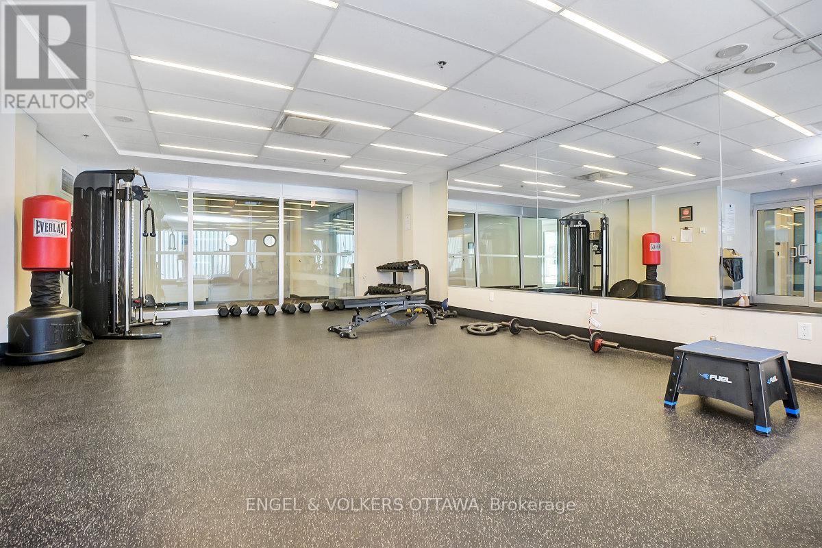 2401 - 179 Metcalfe Street