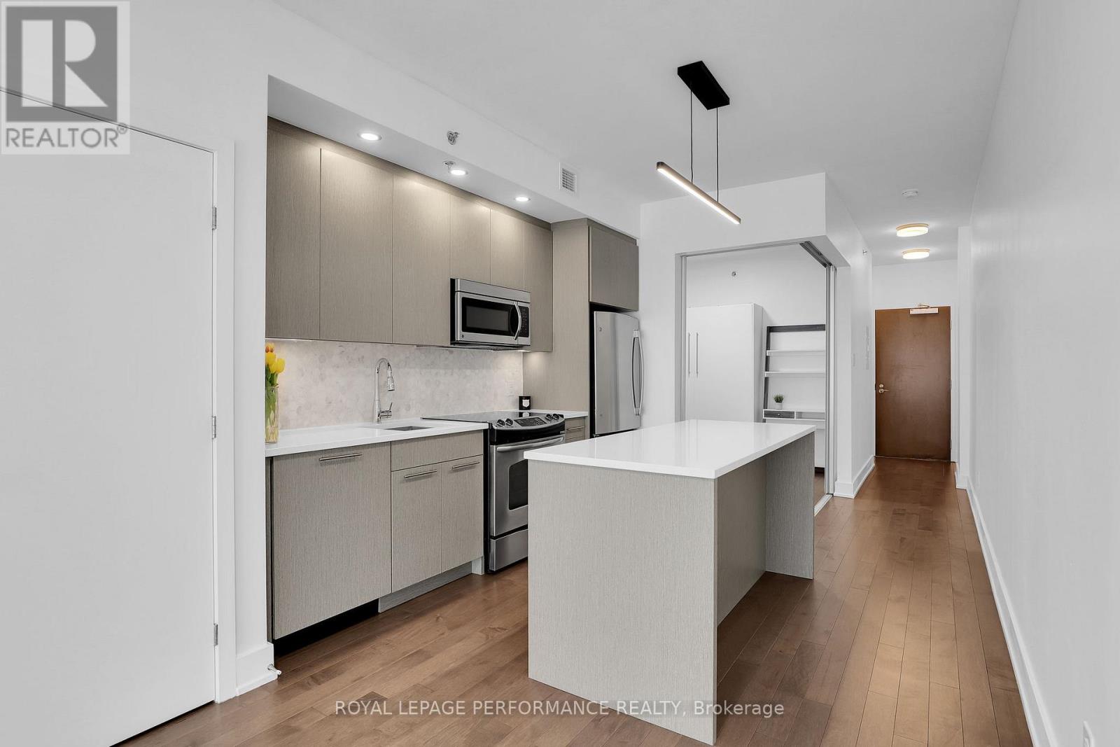 413 - 88 Richmond Road