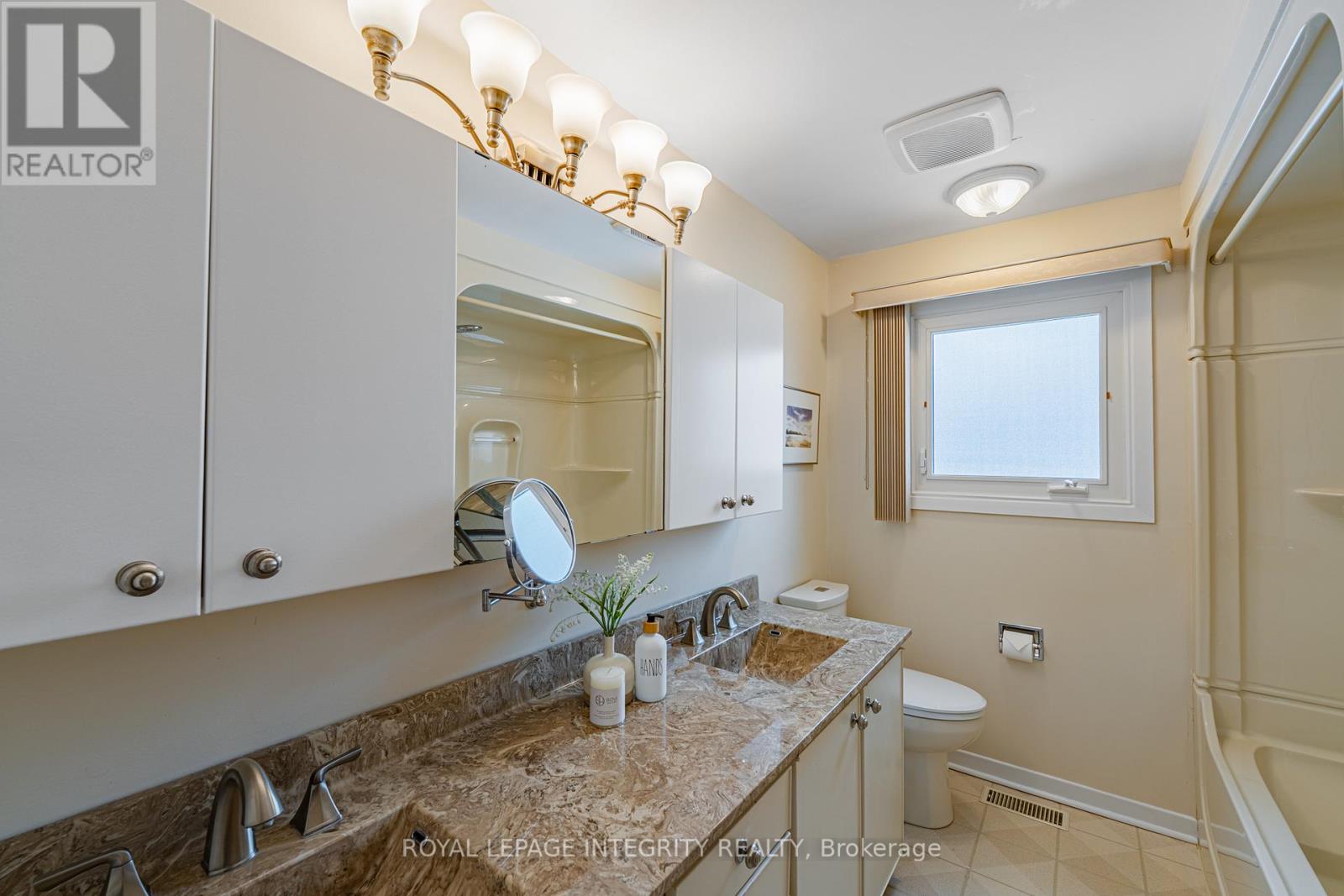 664 Glenhurst Crescent