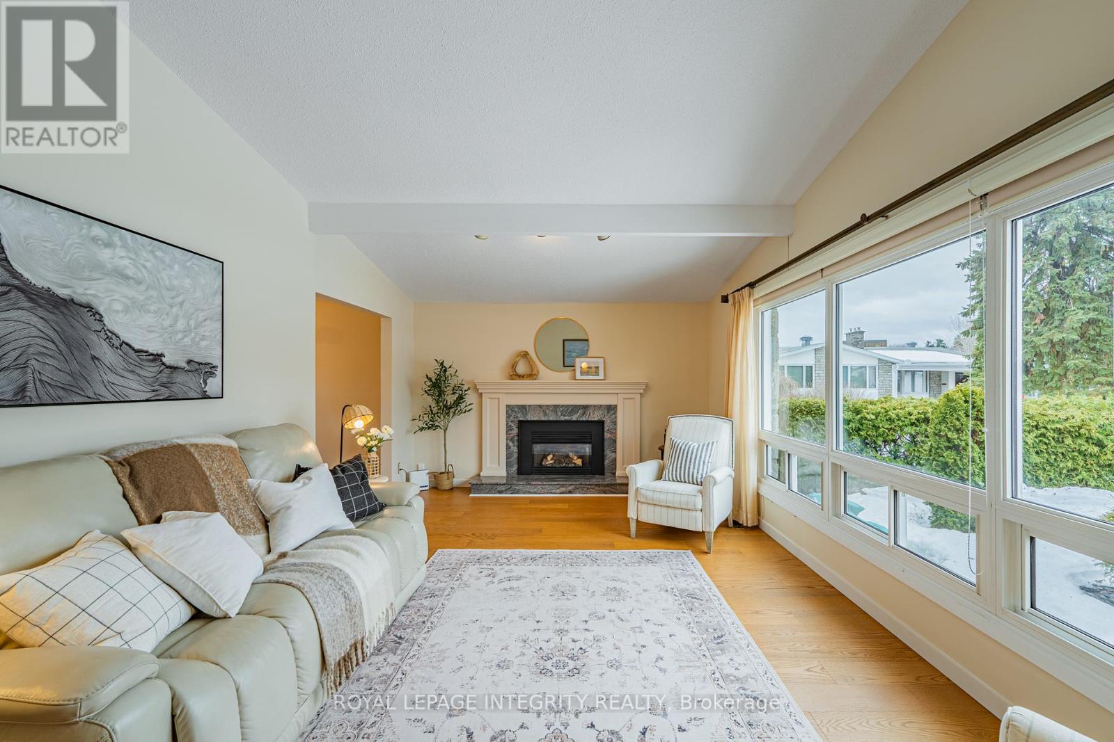 664 Glenhurst Crescent