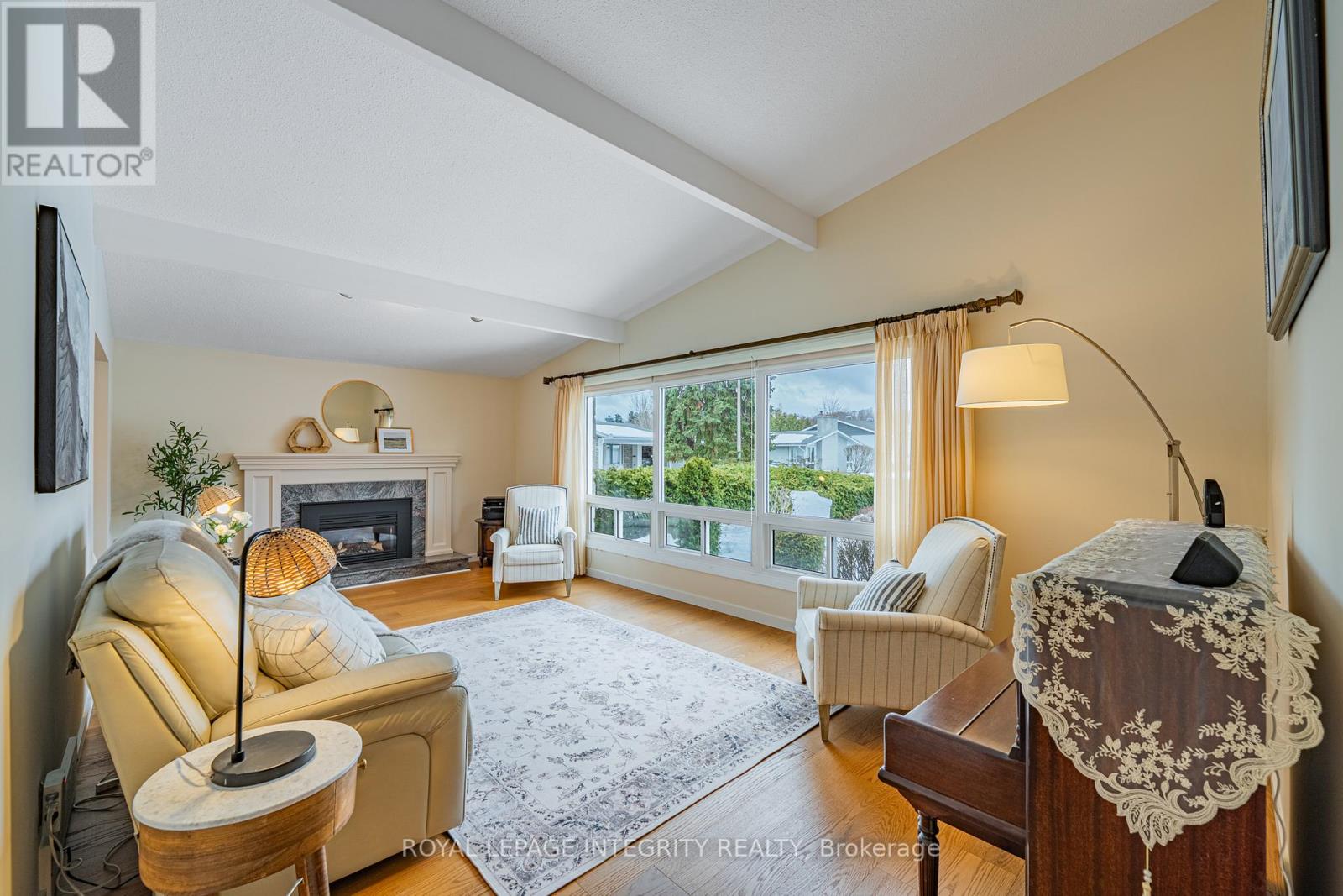 664 Glenhurst Crescent