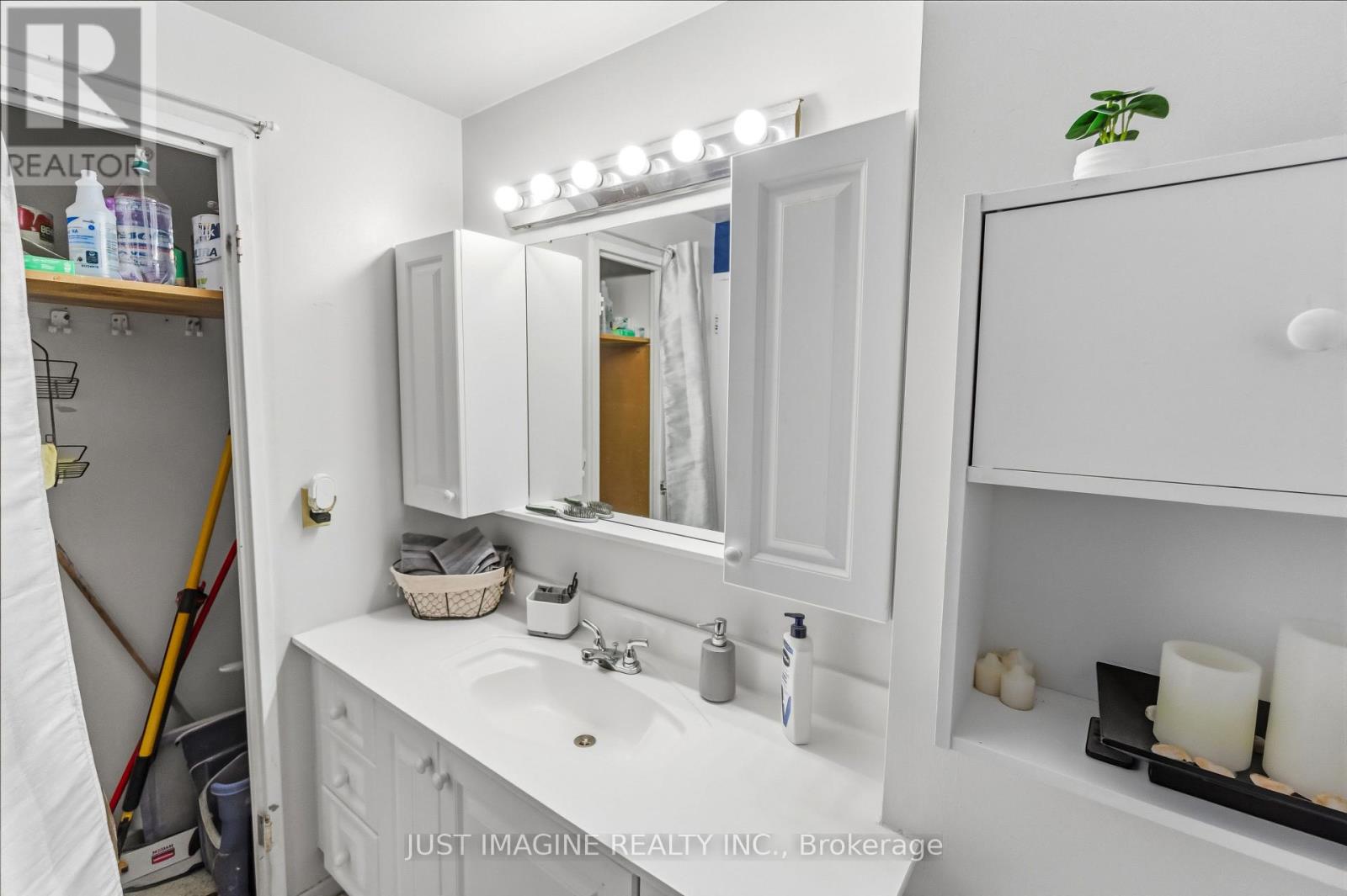 721 - 3100 Carling Avenue