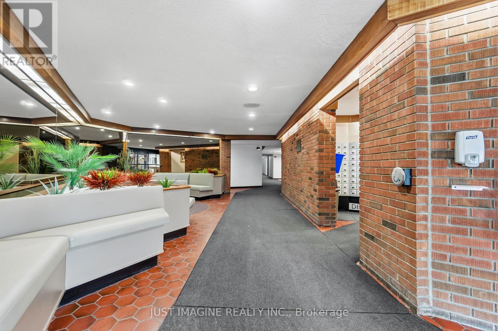 721 - 3100 Carling Avenue