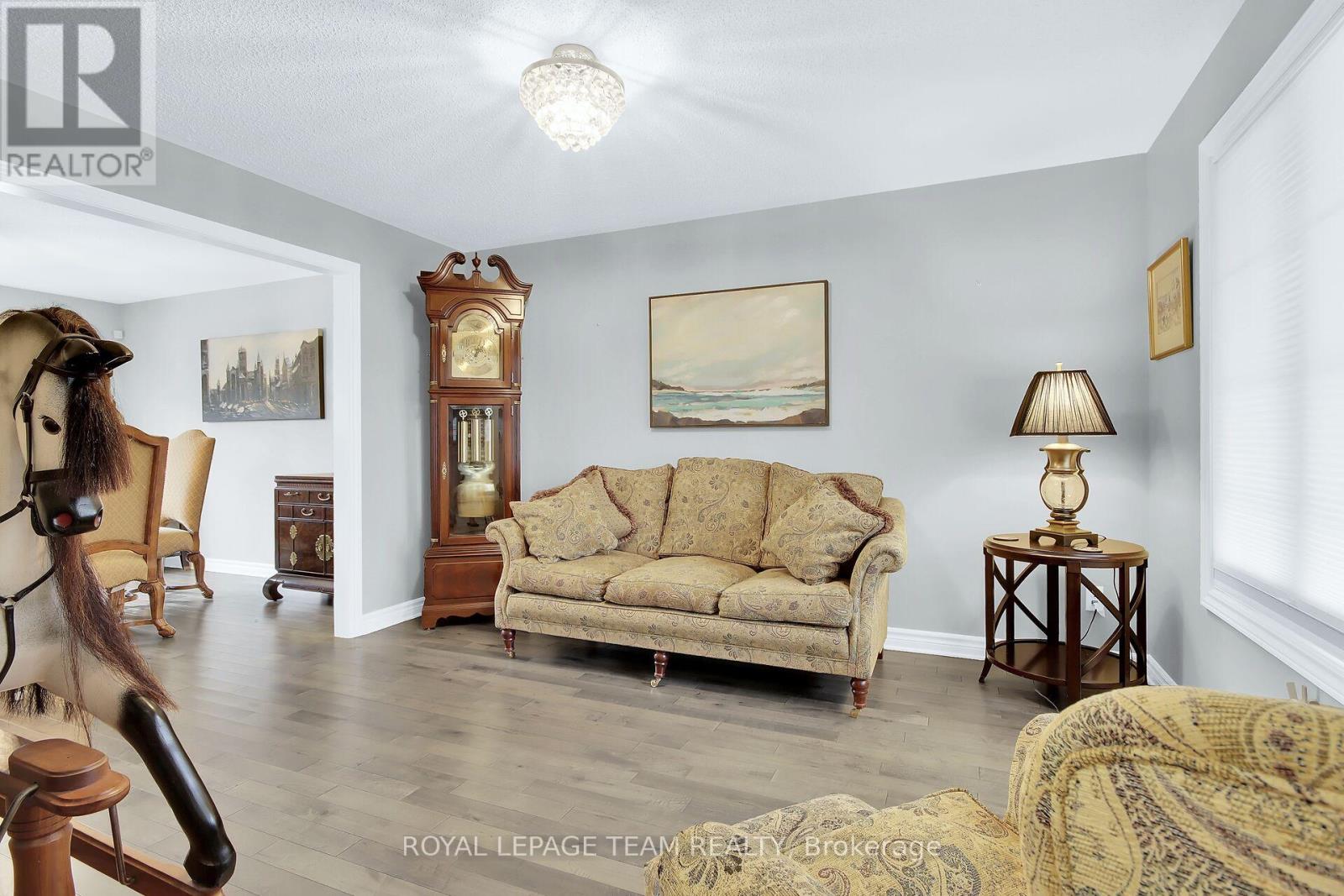 638 Robert Hill Street N