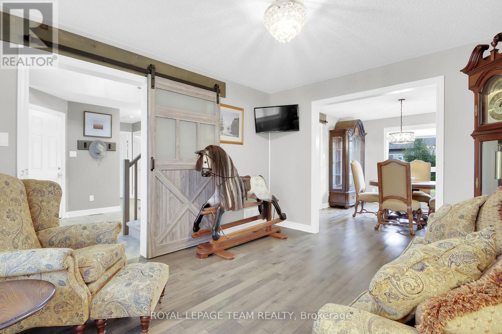 638 Robert Hill Street N