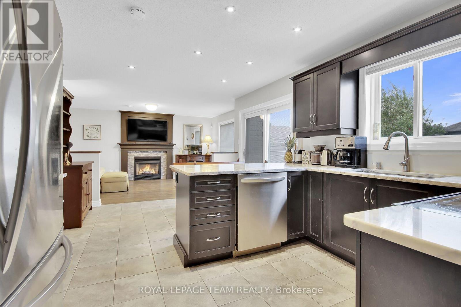 638 Robert Hill Street N