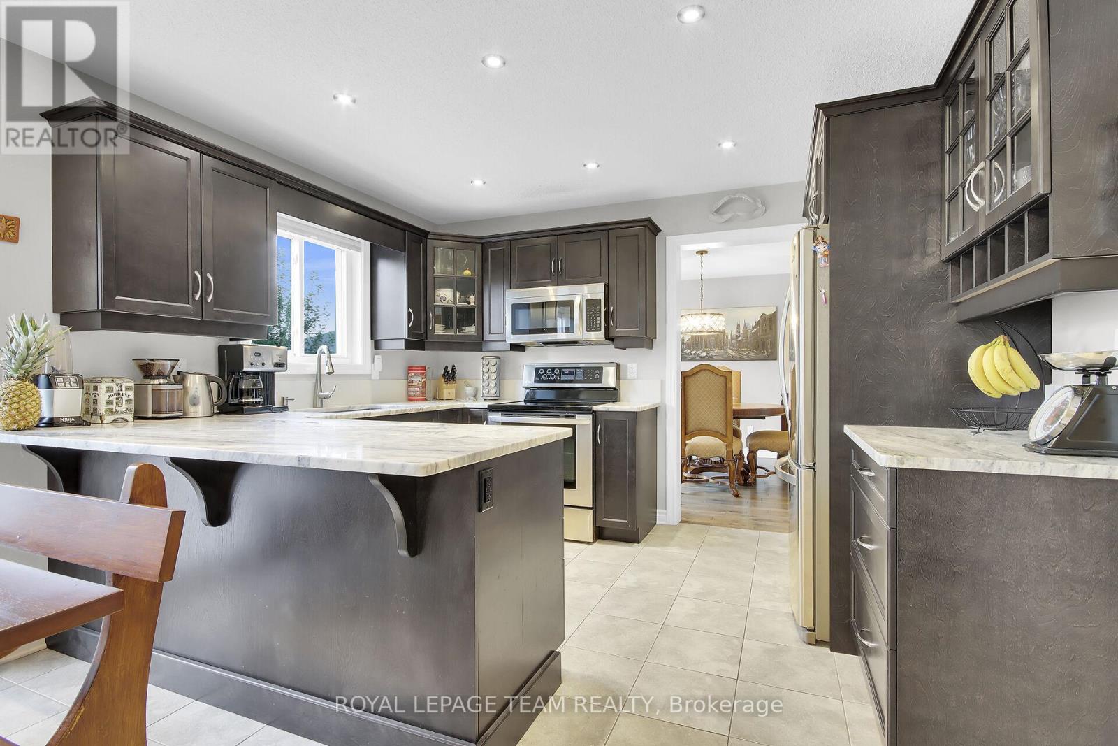 638 Robert Hill Street N