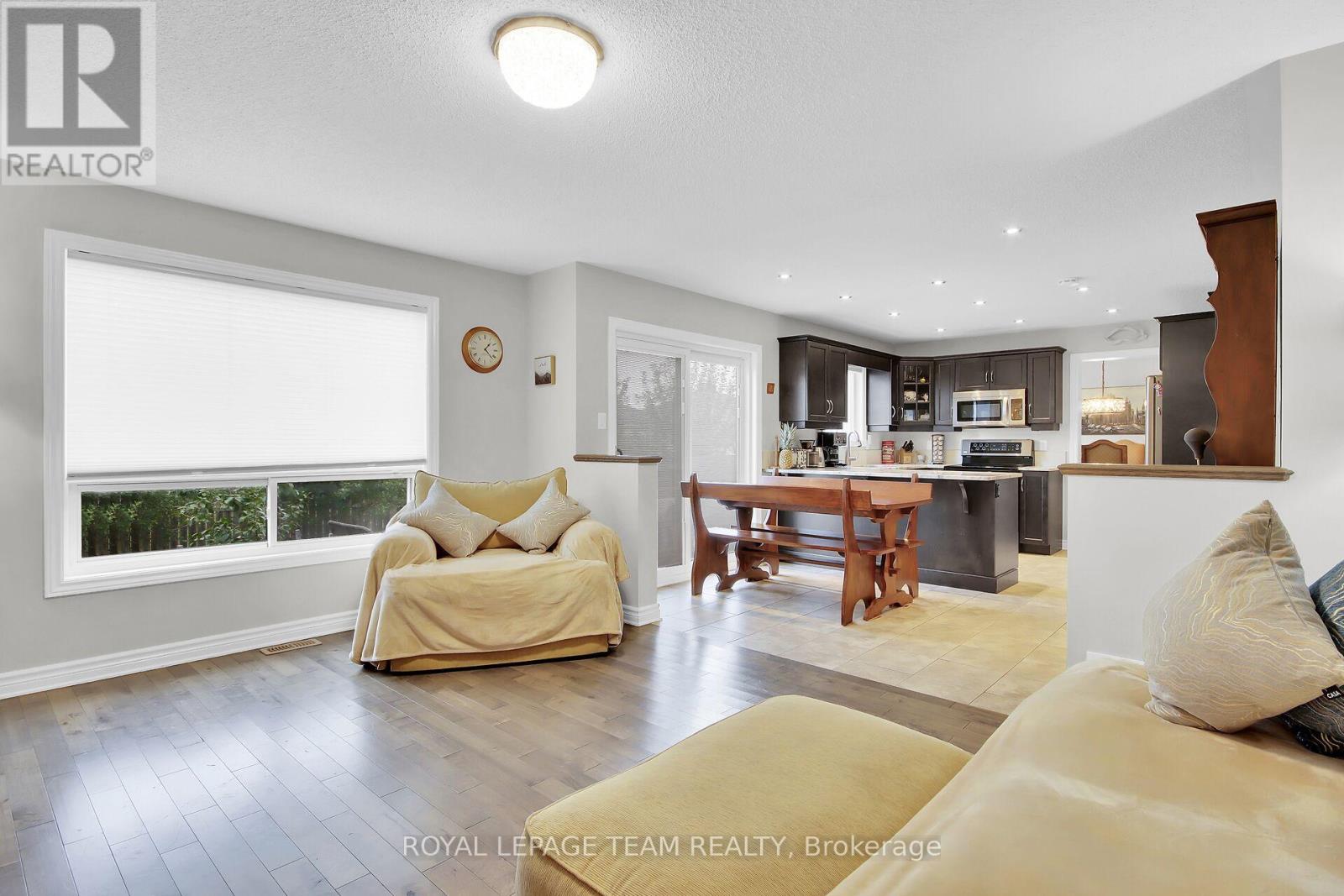 638 Robert Hill Street N