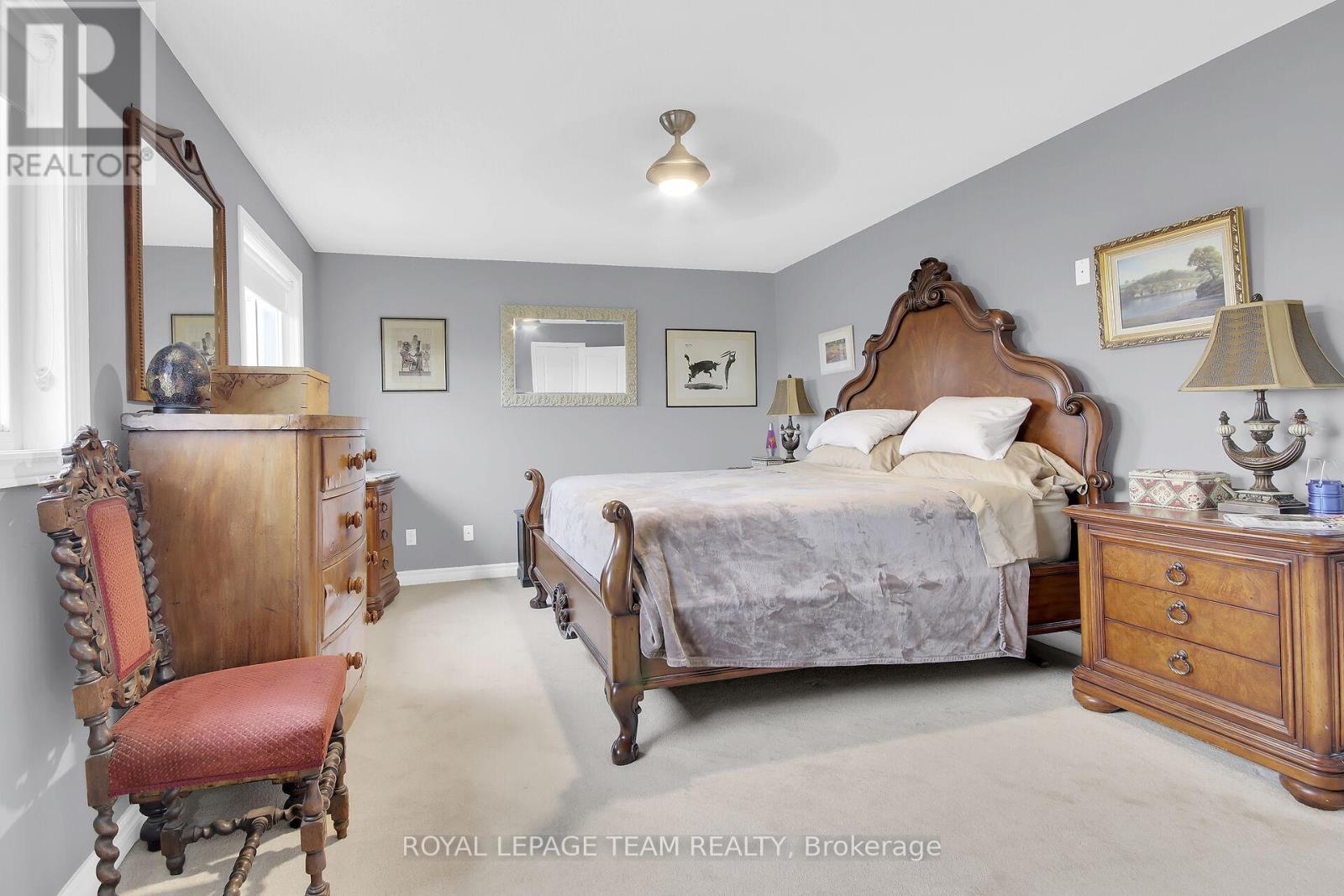 638 Robert Hill Street N