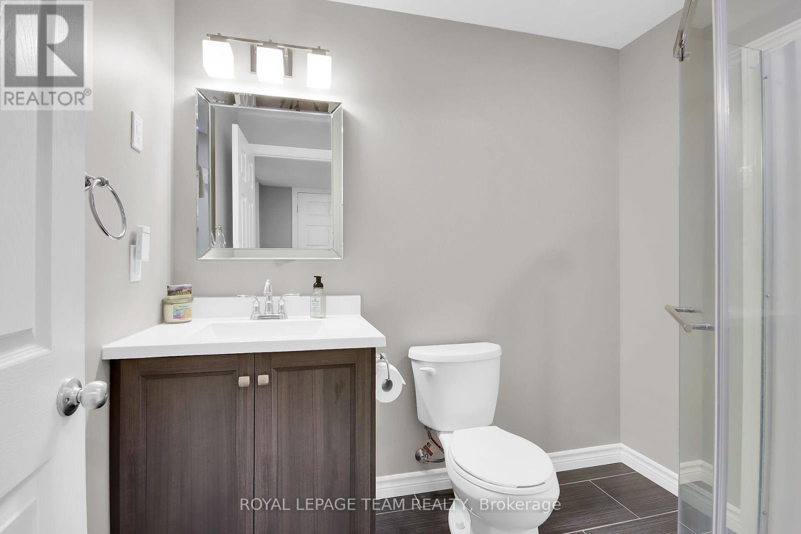 638 Robert Hill Street N