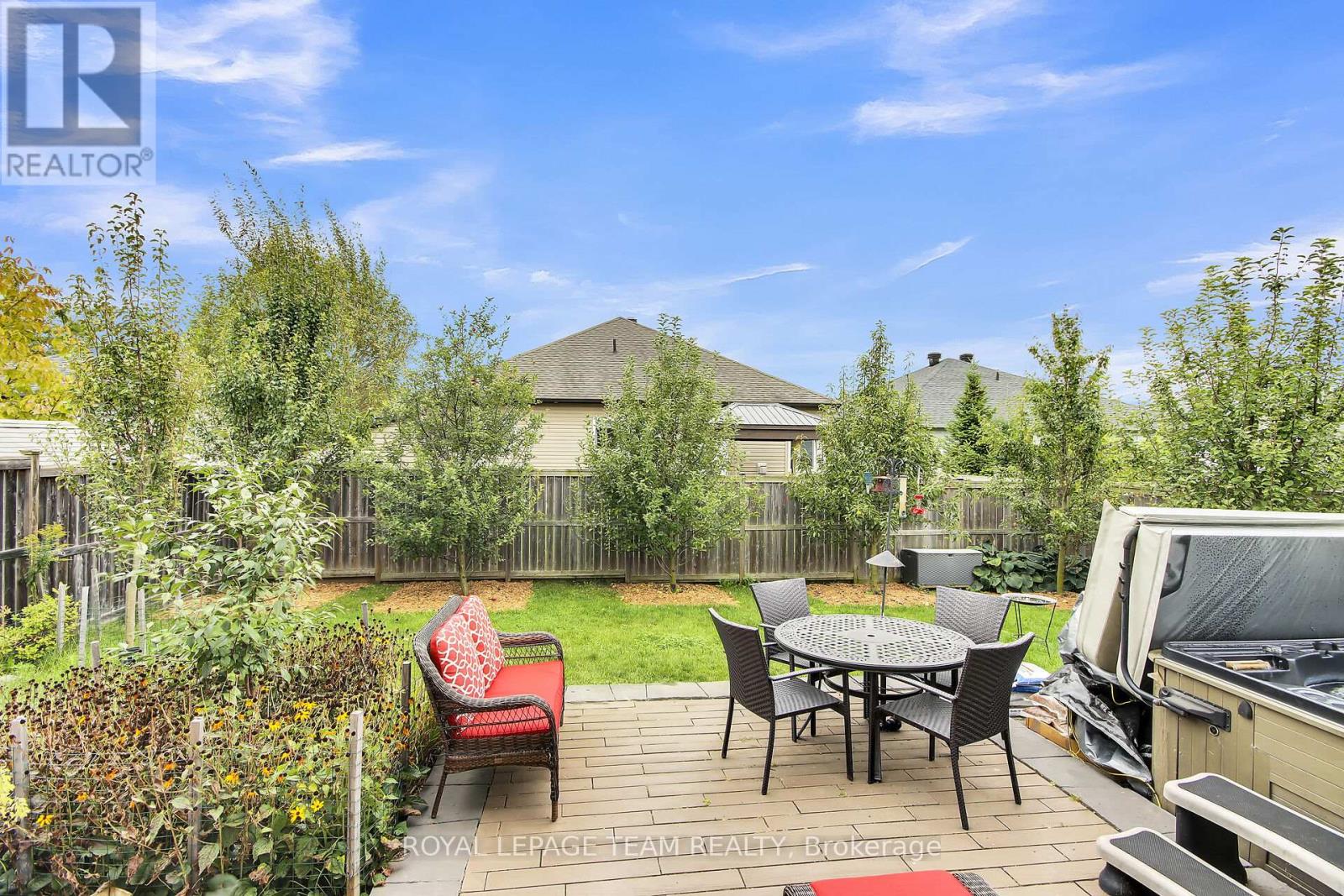 638 Robert Hill Street N