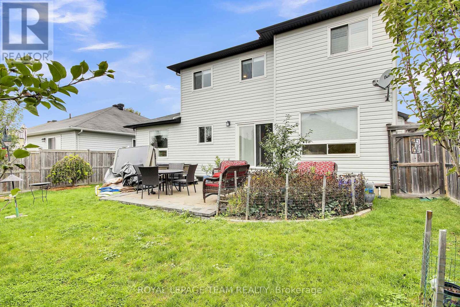 638 Robert Hill Street N