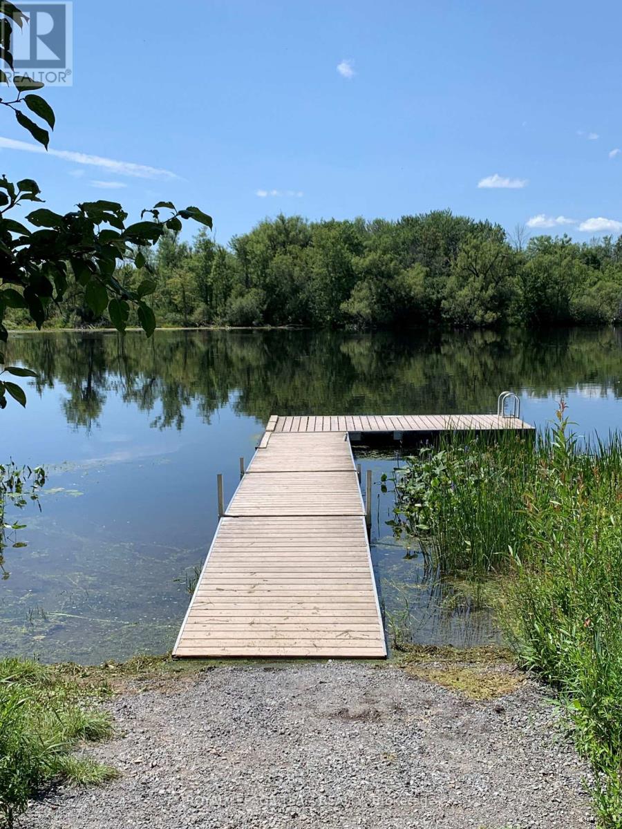 638 Robert Hill Street N