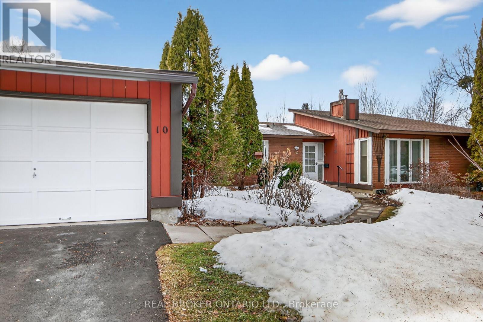 10 Amundsen Crescent